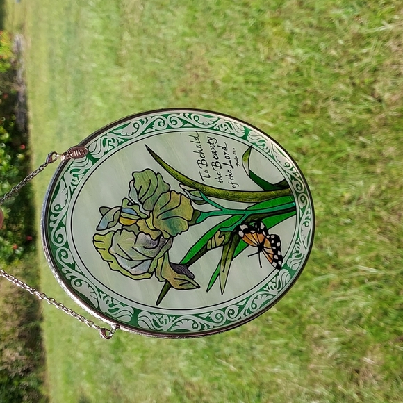 Amia Hanging Suncatcher Flowers w/Butterfly 6 7/8inLx5 1/3in.W+Chain,GUC - Picture 1 of 8